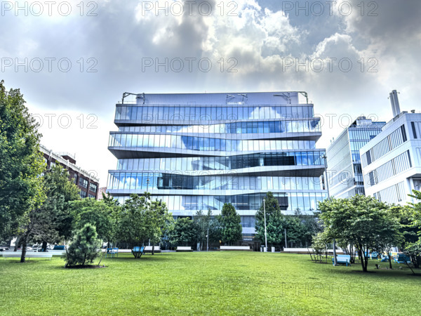 Henry R. Kravis Hall, building exterior, Columbia University Business School, Columbia University, Manhattanville Campus, 665 West 130th Street, West Harlem, Manhattan, New York City, New York, USA