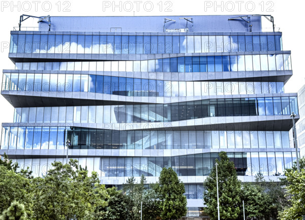 Henry R. Kravis Hall, building exterior, Columbia University Business School, Columbia University, Manhattanville Campus, 665 West 130th Street, West Harlem, Manhattan, New York City, New York, USA