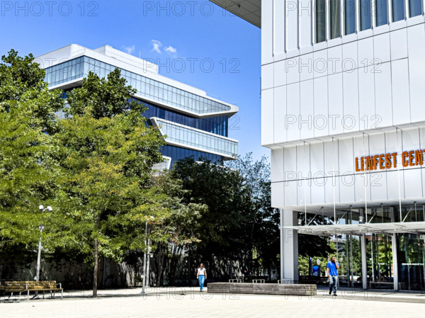 Lenfest Center For the Arts (foreground), Henry R. Kravis Hall (background), building exterior, Columbia University, Manhattanville campus, 615 West 129th Street, West Harlem, Manhattan, New York City, New York, USA