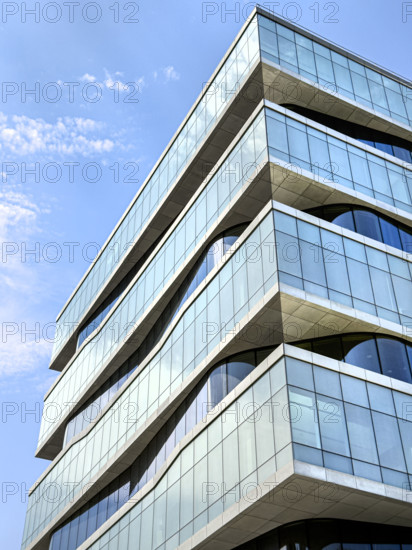 Henry R. Kravis Hall, building exterior, low angle view, Columbia University Business School, Columbia University, Manhattanville Campus, 665 West 130th Street, West Harlem, Manhattan, New York City, New York, USA