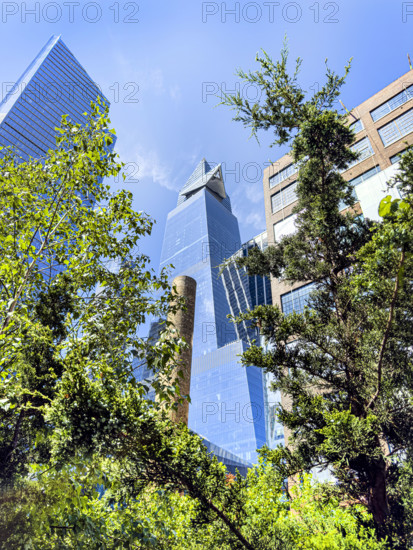 30 Hudson Yards skyscraper with view of The Edge observation deck, low angle view, Hudson Yards, Manhattan, New York City, New York, USA