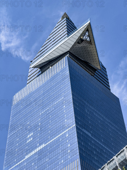 30 Hudson Yards skyscraper with view of The Edge observation deck, low angle view, Hudson Yards, Manhattan, New York City, New York, USA