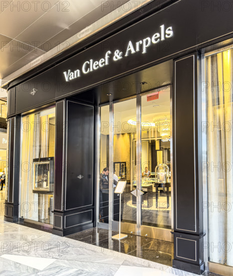 Van Cleef & Arpels retail store, exterior view, The Shops and Restaurants at Hudson Yards, 20 Hudson Yards, Hudson Yards, Manhattan, New York City, New York, USA