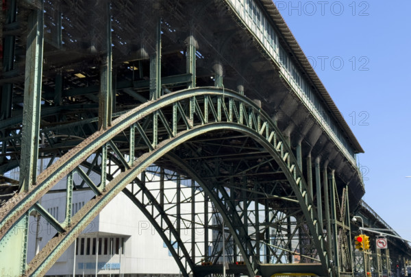 Elevated subway tracks with Lee C. Bullinger Forum in background, Columbia University, Manhattanville Campus, West Harlem, Manhattan, New York City, New York, USA