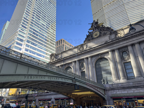 Grand Central Terminal, exterior building detail with view of Park Avenue Viaduct and street scene, Manhattan, New York City, New York, USA