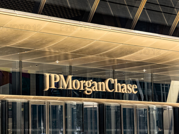 JPMorgan Chase Building, building exterior entrance detail, 270 Park Avenue, Manhattan, New York City, New York, USA