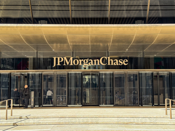 JPMorgan Chase Building, building exterior entrance detail, 270 Park Avenue, Manhattan, New York City, New York, USA
