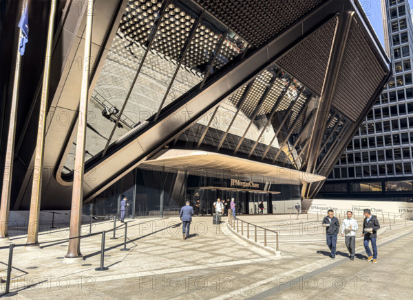 JPMorgan Chase Building, building exterior entrance and plaza, 270 Park Avenue, Manhattan, New York City, New York, USA