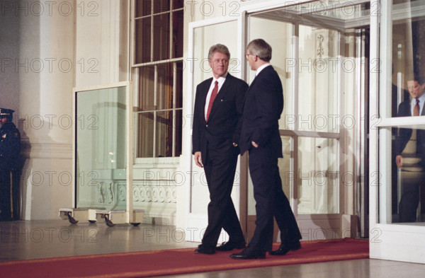 U.S. President Bill Clinton escorting British Prime Minister John Major to awaiting motorcade, White House, Washington, D.C., USA, Ralph Alswang, , White House Photographer, February 24, 1993