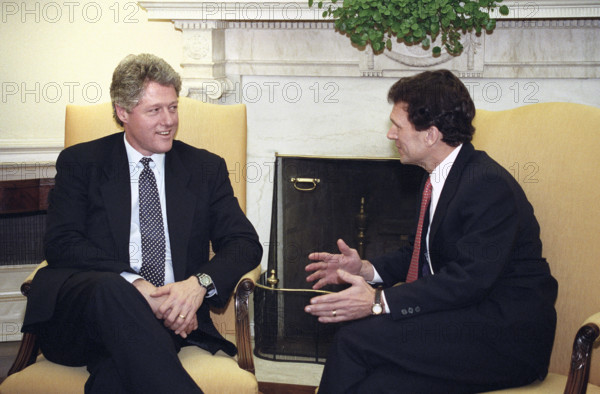 U.S. President Bill Clinton meeting with U.S. Senator from South Dakota Thomas Daschle, Oval Office, White House, Washington, D.C., USA, Ralph Alswang, White House Photographer, February 25, 1993