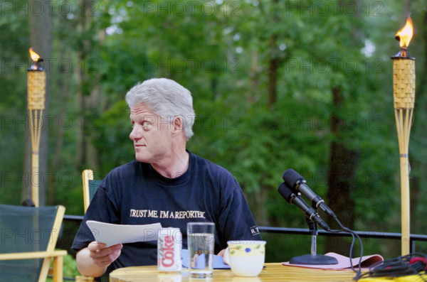 U.S. President Bill Clinton delivering a radio address at Camp David during the Israeli/Palestinian Summit, Frederick County, Maryland, USA, William Vasta, White House Photographer, July 14, 2000