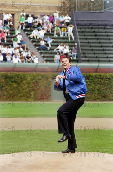 U.S. President Ronald Reagan throwing out the first pitch at a baseball game between the Chicago Cubs and Pittsburgh Pirates, Wrigley Field, Chicago, Illinois, USA, President Ronald Reagan White House Photographic Office, September 30, 1988