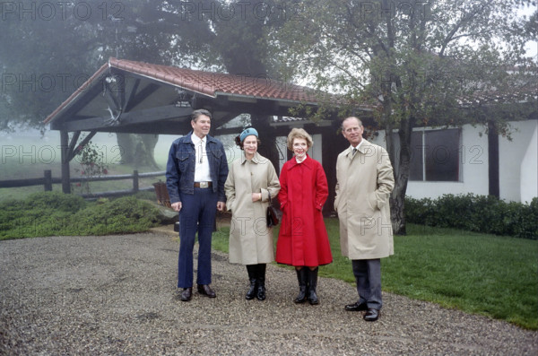 U.S. President Ronald Reagan, Queen Elizabeth II, U.S. First Lady Nancy Reagan and Prince Phillip, full-length portrait at Rancho Del Cielo, Santa Barbara, California, USA, President Ronald Reagan White House Photographic Office, March 1, 1983