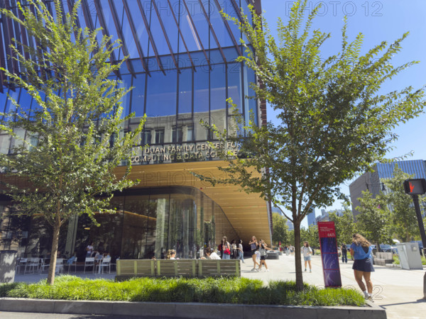 Duan Family Center for Computing & Data Sciences, Boston University, campus scene with students,  665 Commonwealth Avenue, Boston, Massachusetts, USA