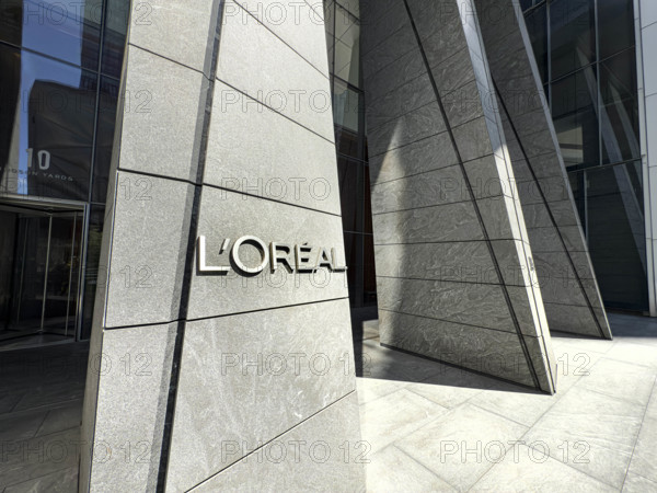 L'oreal corporate headquarters, company sign outside building headquarters, 10 Hudson Yards, Manhattan, New York City, New York, USA