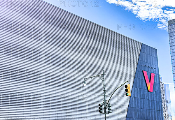 Verizon office building, building exterior with street and traffic lights, 12th Avenue and West 47th Street, Manhattan, New York City, New York, USA