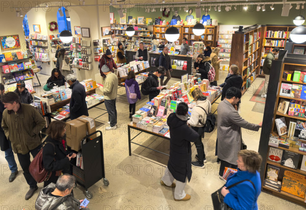 Customers in bookstore, Soho, Manhattan, New York City, New York, USA