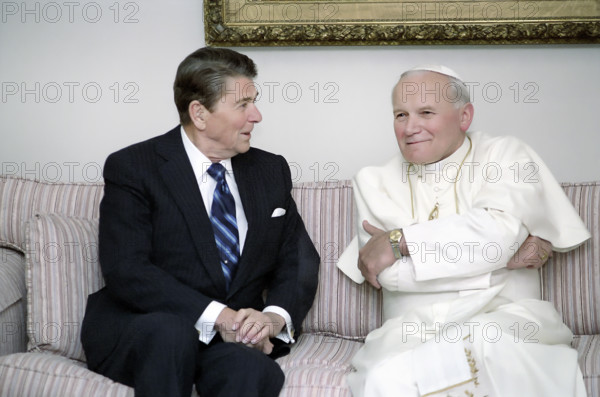 U.S. President Ronald Reagan meeting with Pope John Paul II, at Fairbanks Airport, Alaska, USA, President Ronald Reagan White House Photographic Office, May 2, 1984
