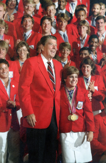 U.S. President Ronald Reagan with U.S. gymnast Mary Lou Retton and 1984 United States Olympic team, Century Plaza Hotel, Los Angeles, California, USA, President Ronald Reagan White House Photographic Office, August 13, 1984