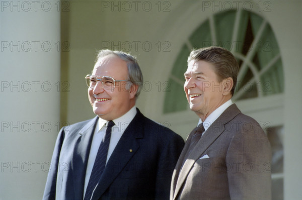 U.S. President Ronald Reagan and Chancellor Helmut Kohl of The Federal Republic of Germany greeting the press in The White House Rose Garden, Washington, D.C., USA, President Ronald Reagan White House Photographic Office, November 3, 1984