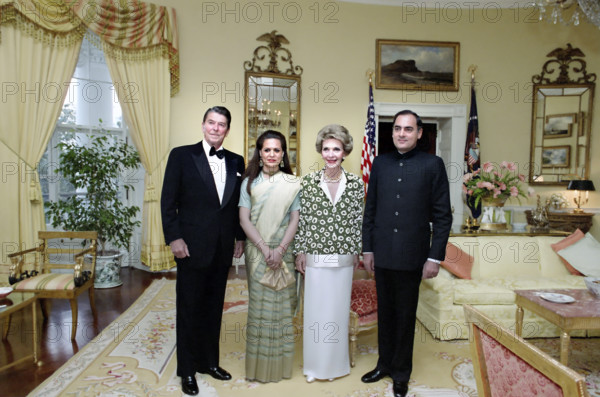 U.S. President Ronald Reagan and U.S. First Lady Nancy Reagan Indian Prime Minister Rajiv Gandhi and his wife Sonia Gandhi in The Yellow Oval Room during a state dinner, Washington, D.C., USA, President Ronald Reagan White House Photographic Office, June 12, 1985