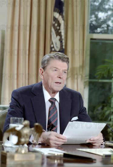 U.S. President Ronald Reagan speaking to the nation on the space shuttle Challenger, Oval Office, White House, President Ronald Reagan White House Photographic Office, January 28, 1986