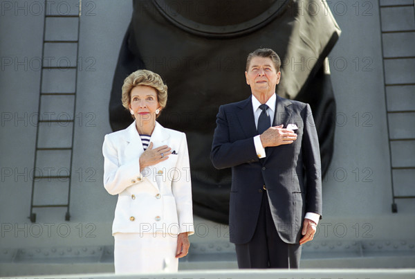 U.S. President Ronald Reagan and U.S. First Lady Nancy Reagan during International Naval Review aboard the USS Iowa< New York City, New York, USA, President Ronald Reagan White House Photographic Office, July 4, 1986
