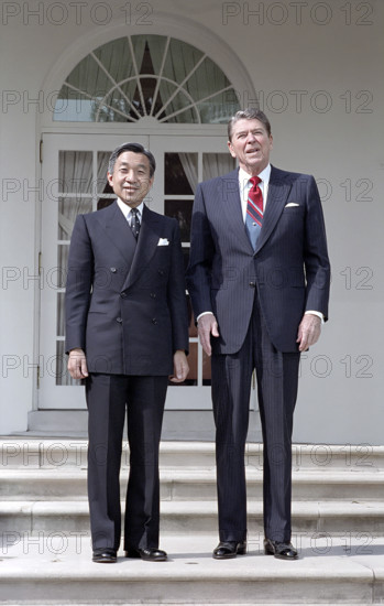 Crown Prince Akihito of Japan and U.S. President Ronald Reagan, full-ength portrait, White House, Washington, D.C., USA, President Ronald Reagan White House Photographic Office, October 6, 1987