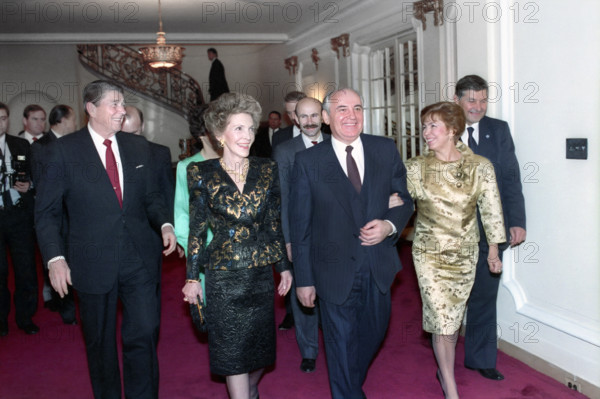 U.S. President Ronald Reagan, U.S. First Lady Nancy Reagan, Soviet General Secretary Mikhail Gorbachev and First Lady of the Soviet Union Raisa Gorbachev attending State Dinner at Soviet Embassy, Washington, D.C., USA, President Ronald Reagan White House Photographic Office, December 10, 1987