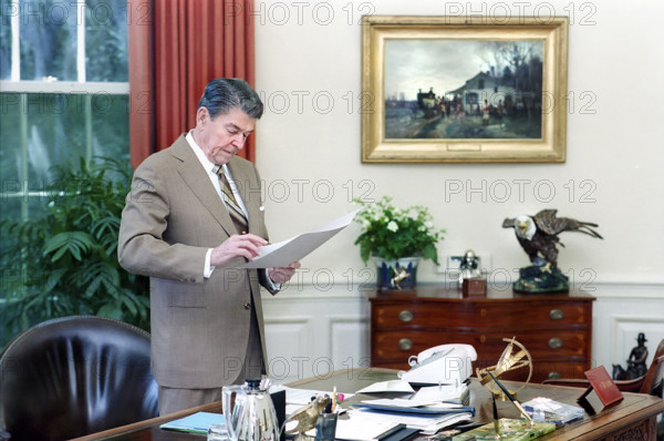 U.S. President Ronald Reagan working at his desk, White House Oval Office, Washington, D.C., USA, President Ronald Reagan White House Photographic Office, July 13, 1988
