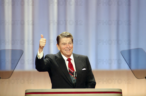 U.S. President Ronald Reagan giving  "Thumbs Up" signal during 1988 Republican National Convention,  Superdome, New Orleans, Louisiana, USA, President Ronald Reagan White House Photographic Office, August 15, 1988