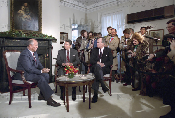 U.S. President Ronald Reagan and U.S. Vice President/U.S. President-elect George H.W. Bush with Soviet General Secretary Mikhail Gorbachev, Governors Island, New York City, New York, USA, President Ronald Reagan White House Photographic Office, December 7, 1988