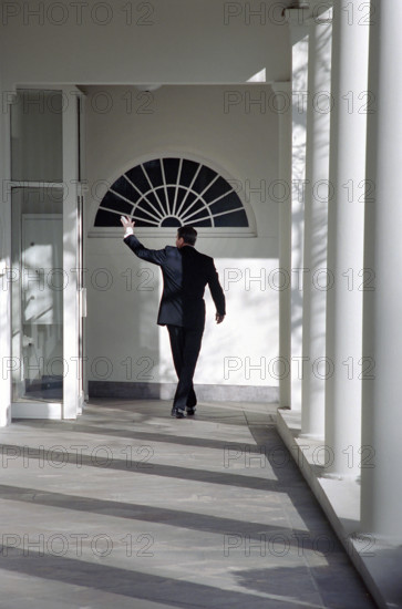U.S. President Ronald Reagan waving goodbye as he walks along White House Colonnade for the last time as U.S. President, Washington, D.C., USA, President Ronald Reagan White House Photographic Office, January 20, 1989
