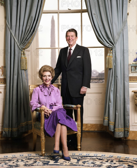 Official portrait of U.S. President Ronald Reagan and U.S. First Lady Nancy Reagan in White House Blue Room, Washington, D.C., USA, President Ronald Reagan White House Photographic Office, February 7, 1981
