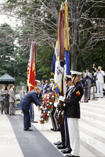 U.S. President Gerald R. Ford placing wreath at base of Tomb of the Unknown Soldier on Memorial Day, Arlington National Cemetery, Arlington, Virginia, USA, Gerald R. Ford White House Photographs, May 26, 1975