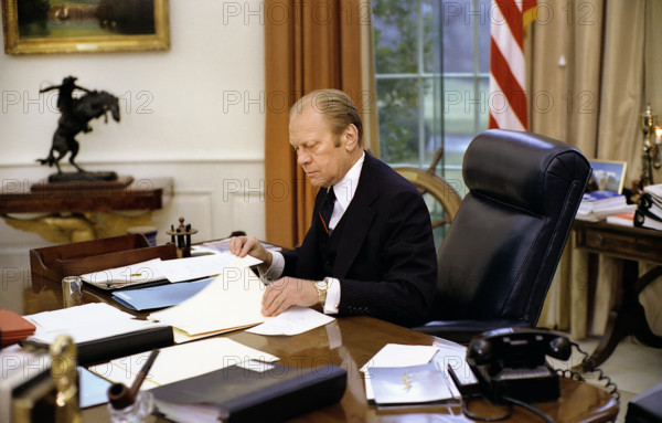 U.S. President Gerald R. Ford at work in White House Oval Office, Washington, D.C., USA, Gerald R. Ford White House Photographs, January 27, 1976