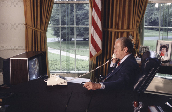 U.S. President Gerald R. Ford talking on telephone with Apollo-Soyuz crew members during docked portion of Apollo-Soyuz space flight, White House Oval Office, Washington, D.C., USA, Gerald R. Ford White House Photographs, July 17, 1975