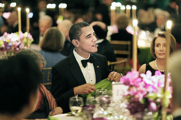 U.S. President Barack Obama (with Nancy Pelosi at right), hosting state dinner in honor of Prime Minister of India Manmohan Singh and his wife, Gursharan Kaur at the White House, Washington, D.C., USA, Pete Souza, Office of White House Photography, November 24, 2009