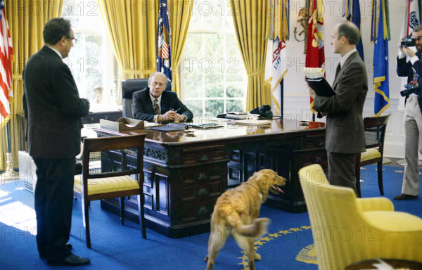 U.S. President Gerald Ford conferring with U.S. Secretary of State Henry Kissinger and U.S. National Security Advisor Brent Scowcroft in White House Oval Office, Washington, D.C., USA, Gerald R. Ford White House Photographs, October 8, 1974