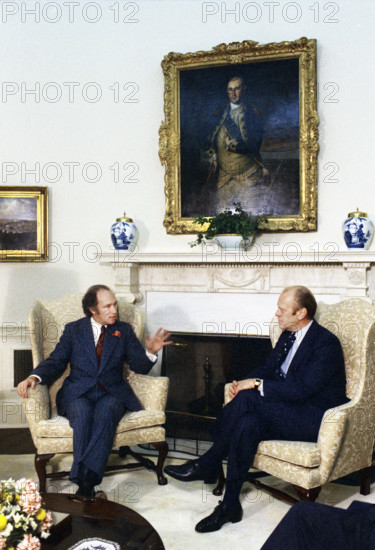 U.S. President Gerald R. Ford meeting with Prime Minister Pierre Trudeau of Canada in White House Oval Office, Washington, D.C., USA, Gerald R. Ford White House Photographs, December 4, 1974