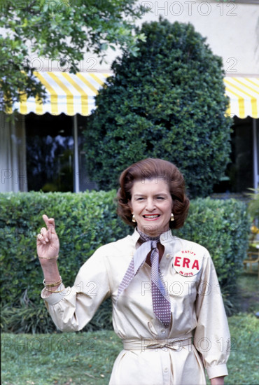 U.S. First Lady Betty Ford crossing her fingers in support of the Equal Rights Amendment, Hollywood, Florida, USA, Gerald R. Ford White House Photographs, February 25, 1975