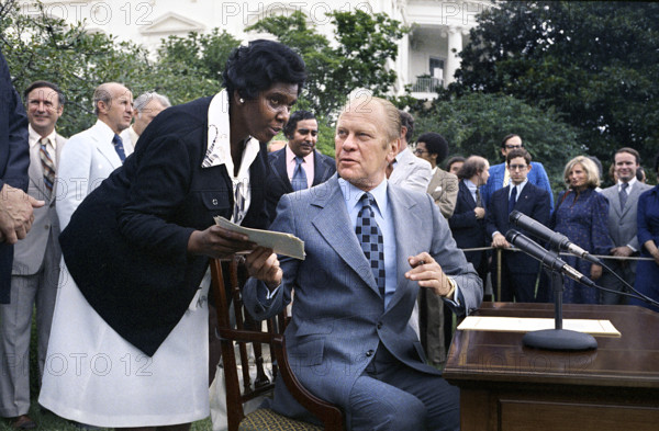 U.S. President Gerald R. Ford and U.S. Representative Barbara Jordan of Texas at signing Ceremony for H.R. 6219, extending the Voting Rights Act of 1965, White House Rose Garden, Washington, D.C., USA, Gerald R. Ford White House Photographs, August 6, 1975
