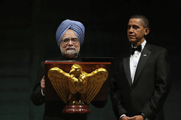 U.S. President Barack Obama and Prime Minister of India Manmohan Singh delivering remarks and toast during White House State Dinner, Washington, D.C., USA, Pete Souza, Office of White House Photography Office, November 24, 2009