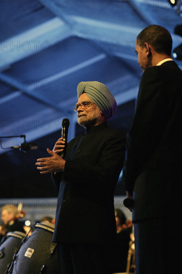 U.S. President Barack Obama and Prime Minister of India Manmohan Singh during White House State Dinner, Washington, D.C., USA, Pete Souza, Office of White House Photography Office, November 24, 2009