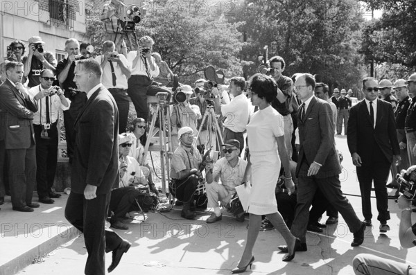 Student Vivian Malone Jones arriving at door of Foster Auditorium, University of Alabama, to register for classes, marking the beginning of school desegregation in the state, Tuscaloosa, Alabama, USA, Warren K. Leffler, U.S. News & World Report Magazine Photograph Collection, June 11, 1963