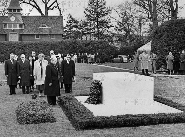 French President Vincent Auriol (foreground) visiting grave of former U.S. President Franklin D. Roosevelt with former U.S. First Lady Eleanor Roosevelt (front row, left), Michelle Auriol (front row), French Ambassador Henri Bonnet (2nd row, left), French Foreign Minister Robert Schuman (2nd row, 2nd from left), Secretary of the Interior Oscar Chapman (2nd row, right), Helle Bonnet (2nd row, left), Elliott Roosevelt (back row, center), Hyde Park, New York, USA, Abbie Rowe, National Parks Service, Harry S. Truman Library, April 4, 1951