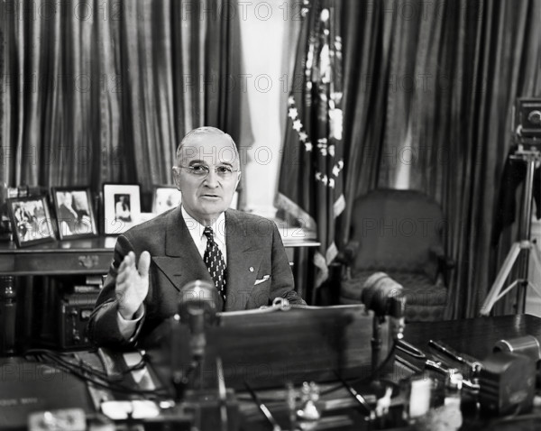 U.S. President Harry S. Truman delivering radio and television address on issue of international arms reduction, White House Oval Office, Washington, D.C., USA, Abbie Rowe, National Parks Service, Harry S. Truman Library, December 7, 1951