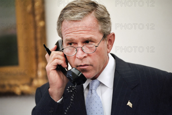 U.S. President George W. Bush talking on telephone, White House Oval Office, Washington, D.C., USA, Eric Draper, George W. Bush White House Photo Office, September 14, 2001