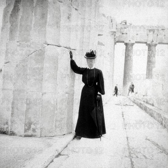 La Reine Olga  de Grèce sur l'Acropole