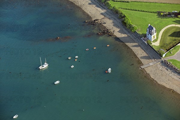 Maison seule au bords de la mer, Côtes-d'Armor